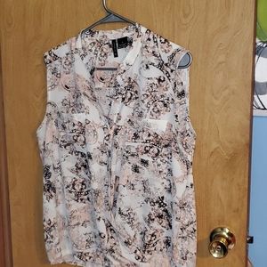 Ladies sleeveless shirt